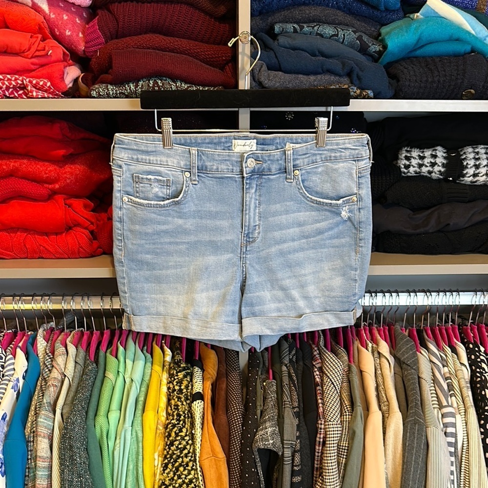 Wonderly blue cuffed jean shorts size 14